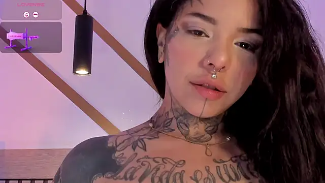 Snapshot of NinaInk chatting on 03.27.26 NinaInk online show from 03.27.26