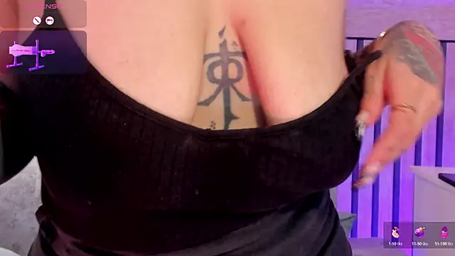 Snapshot of NinaInk chatting on 04.19.26 NinaInk online show from 04.19.26