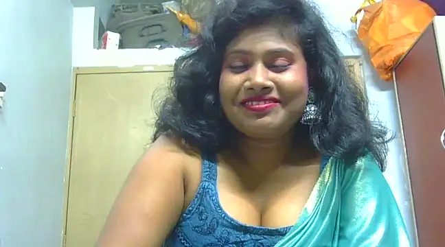 Snapshot of sexy_roma chatting on 12.28.24 sexy roma online show from 12.28.24