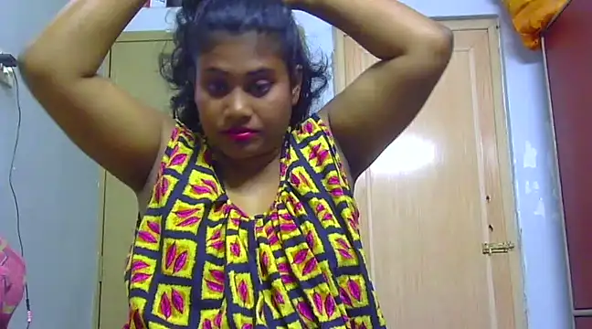 Snapshot of sexy_roma chatting on 12.28.24 sexy roma online show from 12.28.24