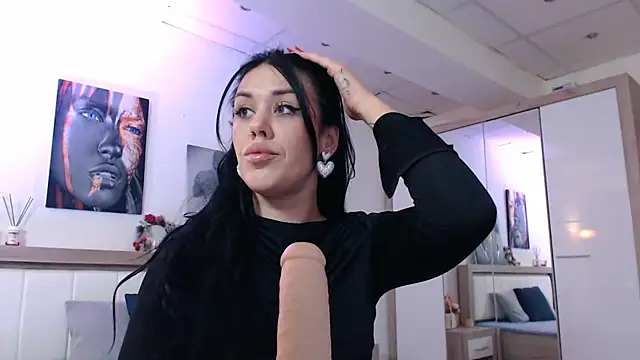 Snapshot of LaylaCruzRose chatting on 12.10.24 LaylaCruzRose online show from 12.10.24