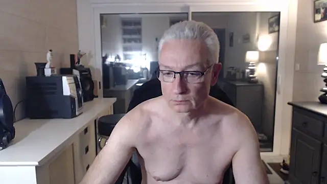 Snapshot of Goduleur69 chatting on 12.10.24 Goduleur69 online show from 12.10.24