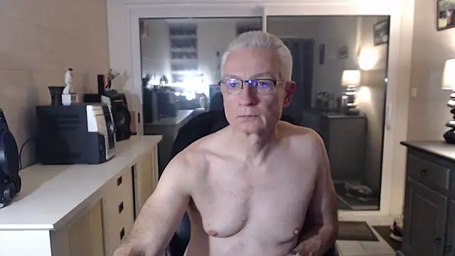 Snapshot of Goduleur69 chatting on 12.11.24 Goduleur69 online show from 12.11.24