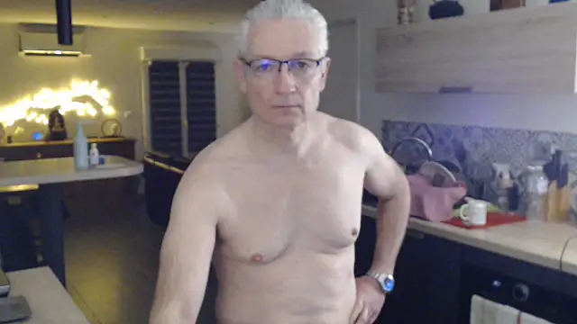 Snapshot of Goduleur69 chatting on 02.04.25 Goduleur69 online show from 02.04.25