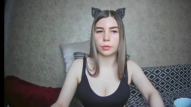 ElllaNuar online show from 02.13.25