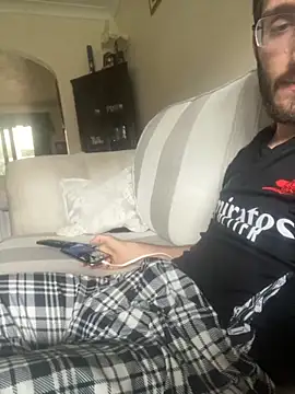 EE123458 online show from 10.03.25