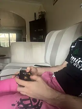 EE123458 online show from 11.07.25