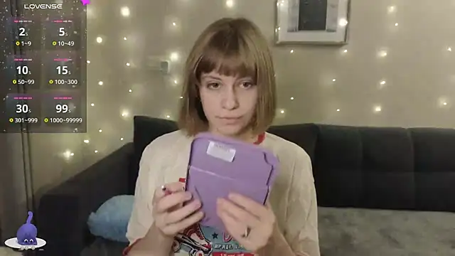 Snapshot of HermioneHHH chatting on 12.08.24 HermioneHHH online show from 12.08.24