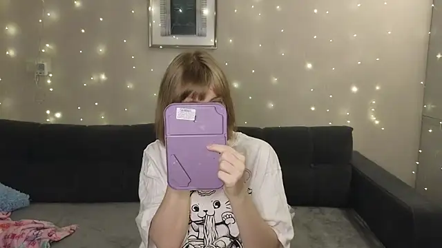 Snapshot of HermioneHHH chatting on 12.20.24 HermioneHHH online show from 12.20.24