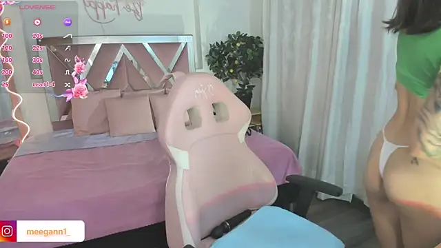 Snapshot of meggan_tay chatting on 01.15.25 meggan tay online show from 01.15.25