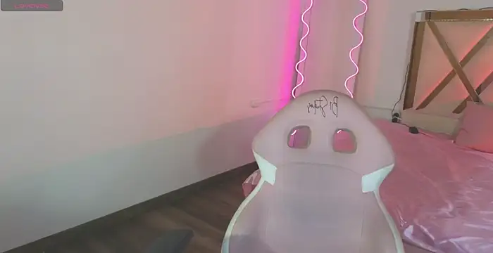 Snapshot of meggan_tay chatting on 02.18.25 meggan tay online show from 02.18.25