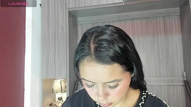 Snapshot of valerymeyerr chatting on 04.29.26 valerymeyerr online show from 04.29.26
