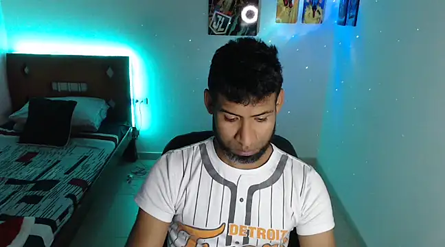 Snapshot of Enriblack92 chatting on 12.26.24 Enriblack92 online show from 12.26.24