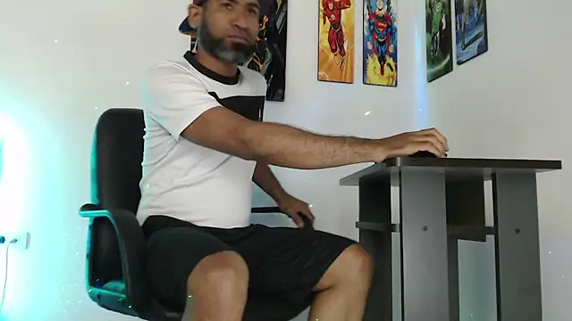 Snapshot of Enriblack92 chatting on 12.29.24 Enriblack92 online show from 12.29.24