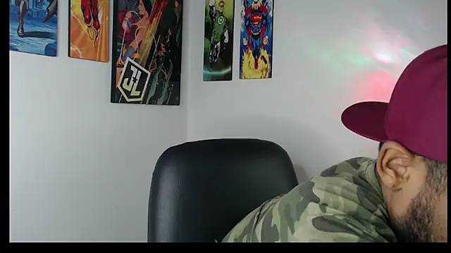 Snapshot of Enriblack92 chatting on 02.16.25 Enriblack92 online show from 02.16.25