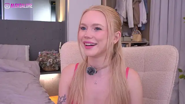 LexieLoree online show from 07.20.26