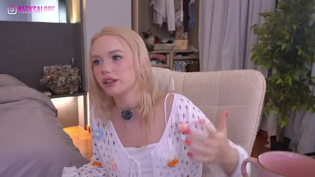 LexieLoree online show from 07.27.26