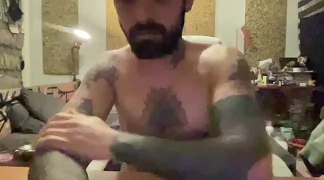 Snapshot of kameray12 chatting on 02.26.25 kameray12 online show from 02.26.25