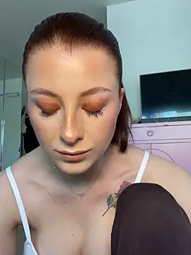 Mia-Minou online show from 04.22.26