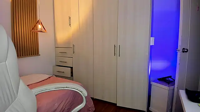 mia nevaeh online show from 12.19.25