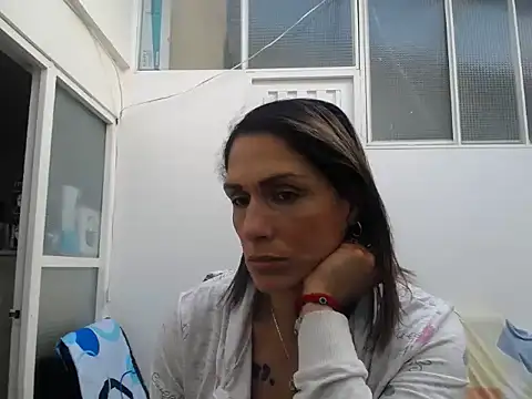 Snapshot of Corina_hot chatting on 11.25.25 Corina hot online show from 11.25.25