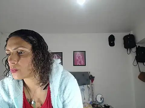 Snapshot of Corina_hot chatting on 11.30.25 Corina hot online show from 11.30.25