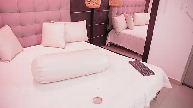 Bella TS  online show from 02.26.26