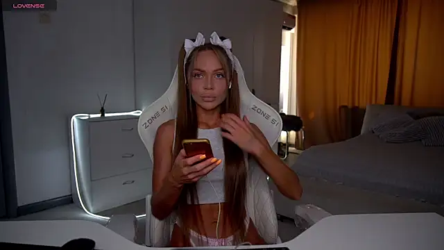 Snapshot of Evelinka chatting on 07.28.26 Evelinka online show from 07.28.26