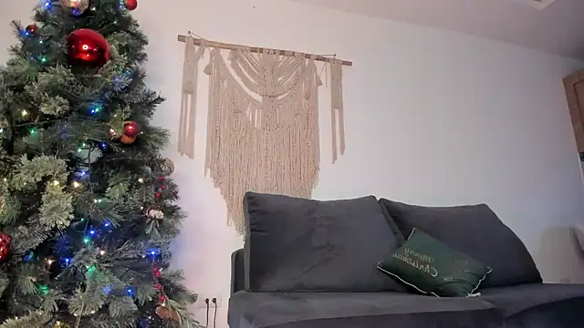 Snapshot of molly_cams8 chatting on 12.31.24 molly cams8 online show from 12.31.24