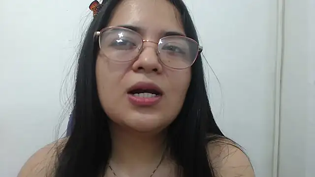 Snapshot of v_violeta chatting on 02.14.25 v violeta online show from 02.14.25