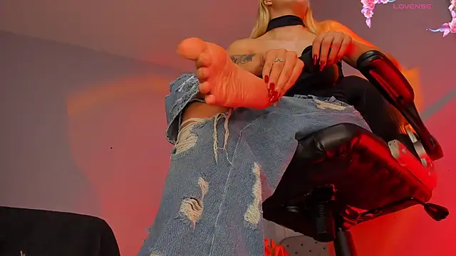 charlotte  grey online show from 04.04.26