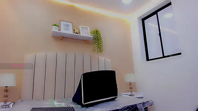 Mia thompson 19 online show from 06.11.26