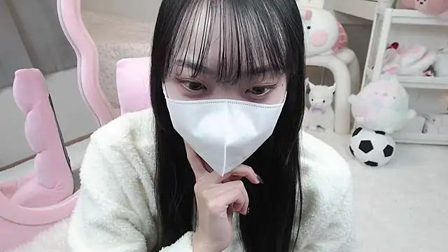 momo room online show from 12.15.24