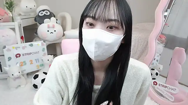 momo room online show from 02.11.25