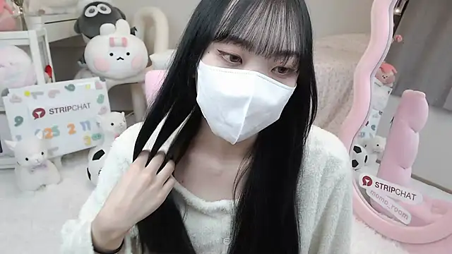 momo room online show from 02.11.25