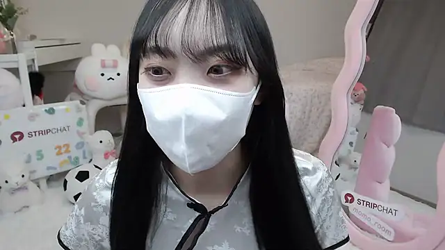 momo room online show from 02.22.25