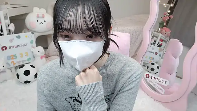 momo room online show from 03.03.25