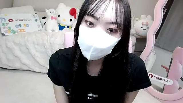 momo room online show from 09.30.25