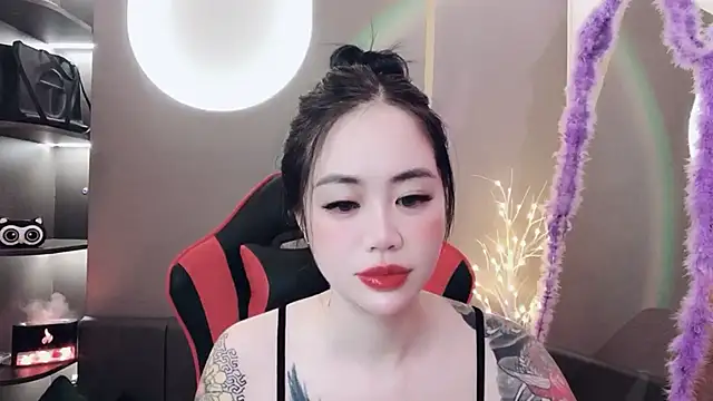 Snapshot of witch-39 chatting on 12.29.24 witch-39 online show from 12.29.24