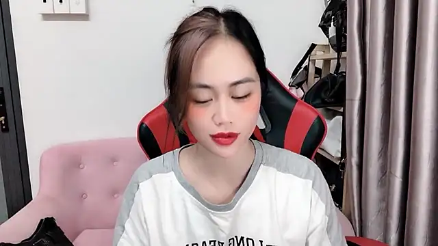 Snapshot of witch-39 chatting on 12.19.25 witch-39 online show from 12.19.25