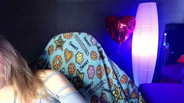 LitaBrom online show from 03.23.25