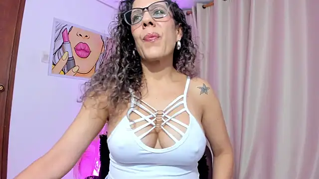 Snapshot of StarMilf chatting on 07.18.26 StarMilf online show from 07.18.26