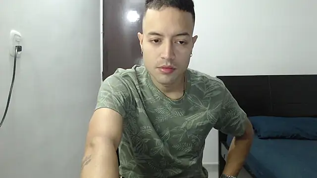 Snapshot of dimitriquiet05 chatting on 12.28.24 dimitriquiet05 online show from 12.28.24