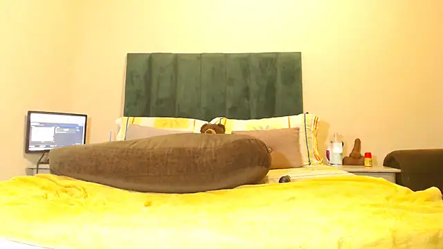 Snapshot of sexybigasss chatting on 02.14.26 sexybigasss online show from 02.14.26