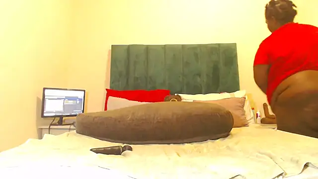 Snapshot of sexybigasss chatting on 02.27.26 sexybigasss online show from 02.27.26