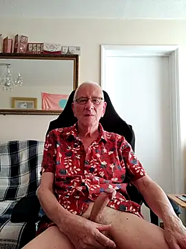 Snapshot of cutaboverest chatting on 10.01.25 cutaboverest online show from 10.01.25