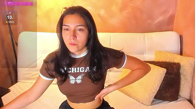 Snapshot of Atenea_Makri chatting on 12.04.24 Atenea Makri online show from 12.04.24