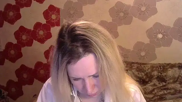 Snapshot of Queen_Daenerys chatting on 12.10.24 Queen Daenerys online show from 12.10.24