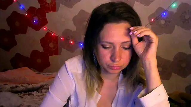 Snapshot of Queen_Daenerys chatting on 10.08.25 Queen Daenerys online show from 10.08.25