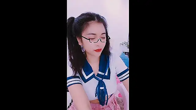 Snapshot of SexualStruggle chatting on 12.11.24 SexualStruggle online show from 12.11.24